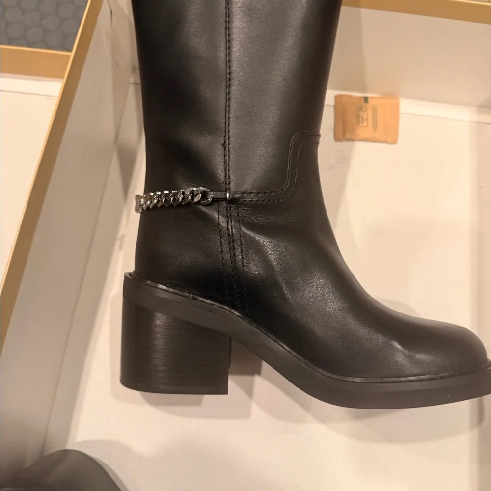 MICHAEL Kors Carlisle knee-high boots in black leather with a chain detail heel